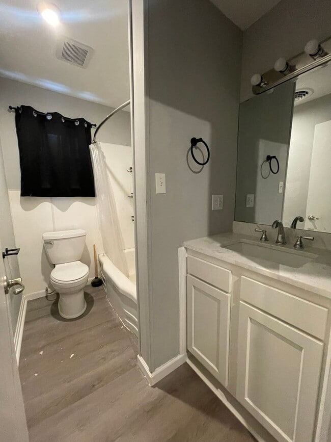 Building Photo - 3 Bed 1 Bath House for rent in Bowling Green, MO