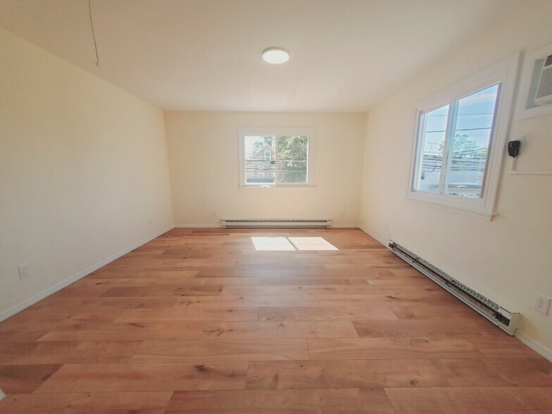 Building Photo - 798 Cove Rd