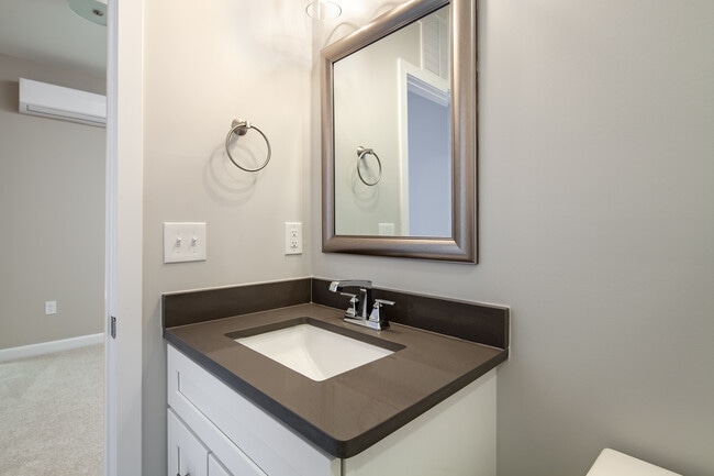 Building Photo - 1010 Duke St