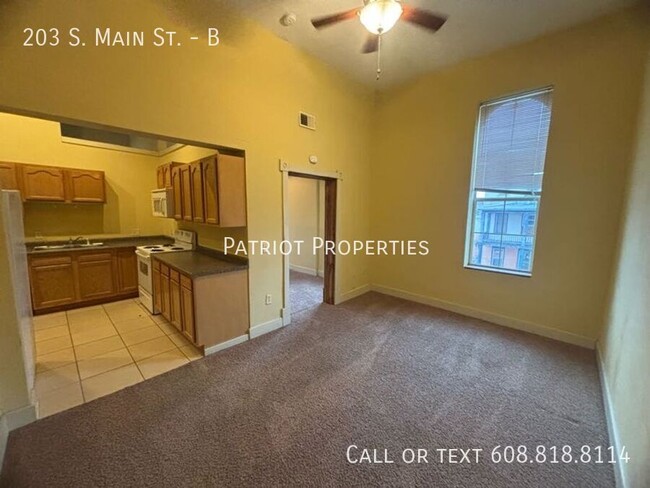 Building Photo - 1 bedroom/ 1 bath apartment in Jefferson, WI