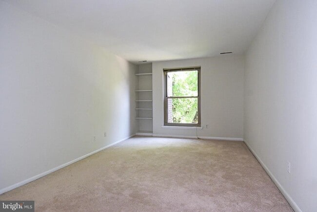 Building Photo - 3302 Woodburn Village Dr