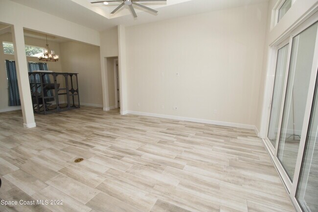 Building Photo - 2345 Pineapple Ave