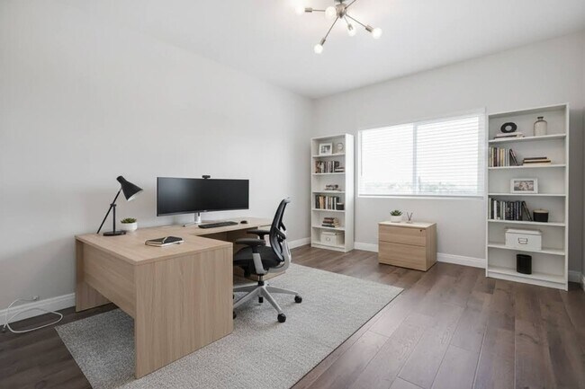 Building Photo - 4055 Rosecrans Ave