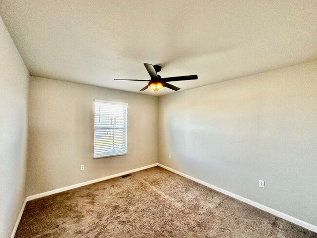 Building Photo - "Experience Spacious Living in Elizabeth!"