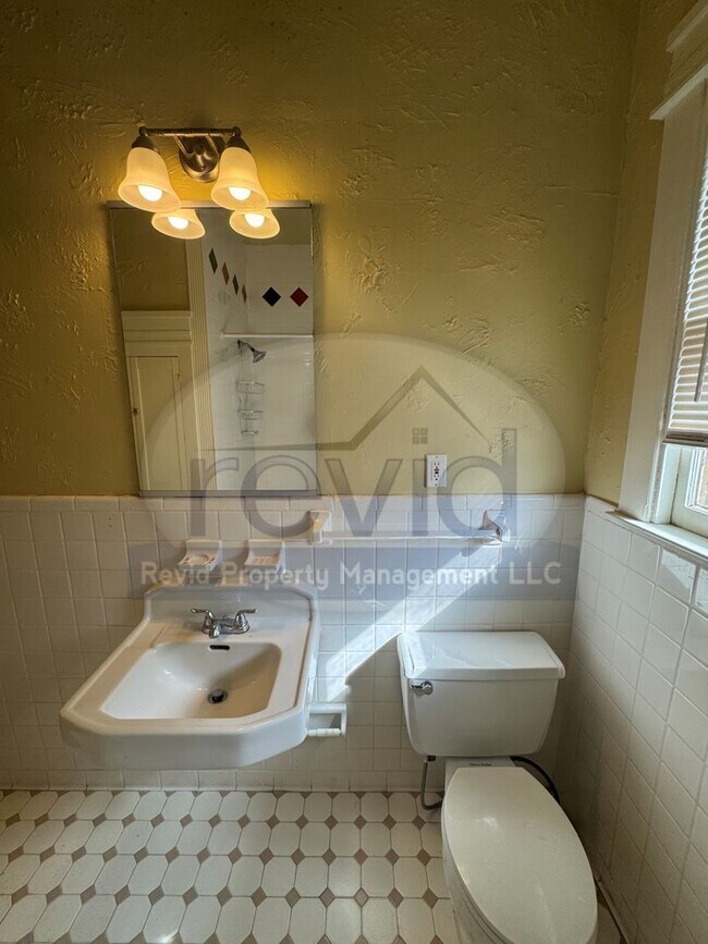 Building Photo - MALLORY 255