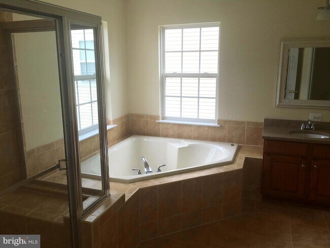 Building Photo - 12910 Belle Meade Trace