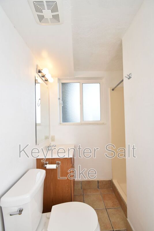 Building Photo - 9408 Turnpike Ln