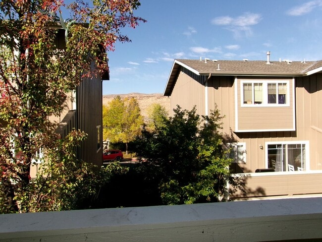 Building Photo - 3 Bedroom, 2-1/2 bath, 2-car garage in Nor...