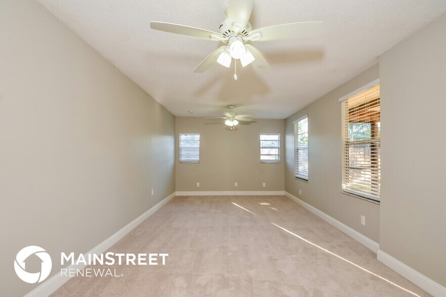 Building Photo - 2426 Pinehurst St