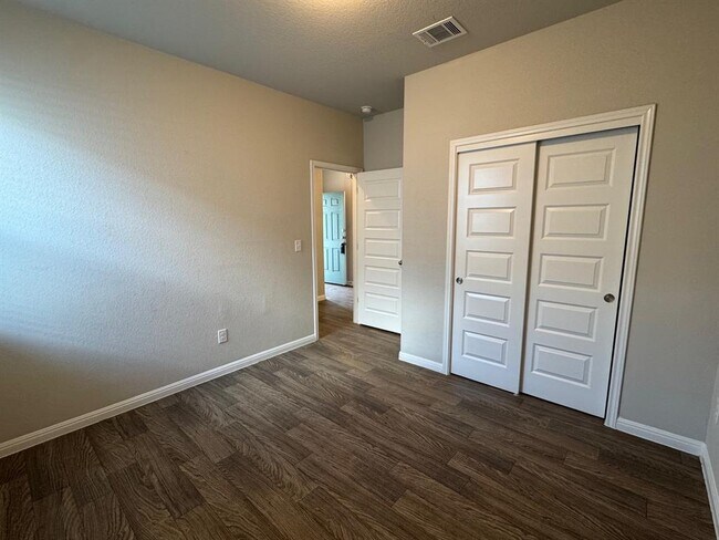 Building Photo - 209 Pitchfork Dr