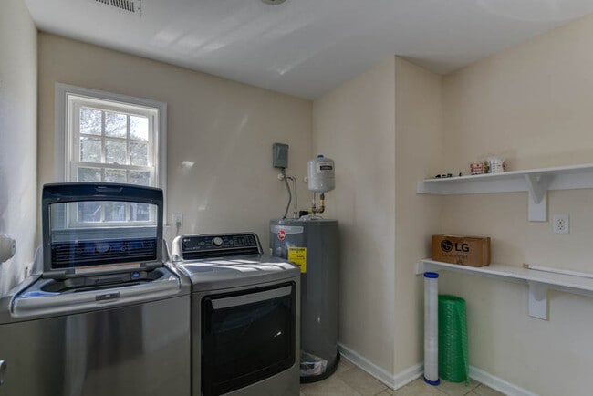 Building Photo - 2 Alden Ave