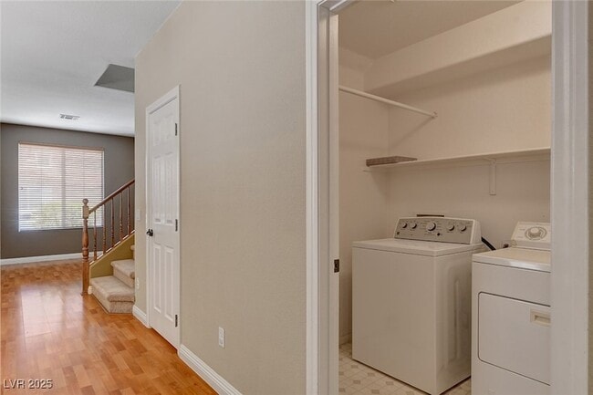 Building Photo - 1005 Roaring River Ave