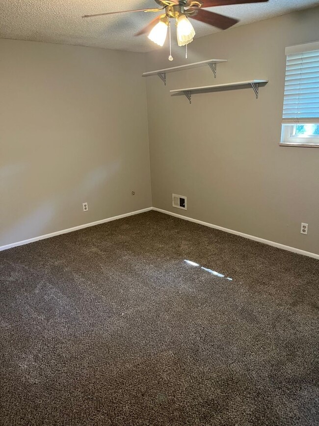 Building Photo - REDUCED PRICE! Beautiful 4bd 3bth Home Move In Ready!