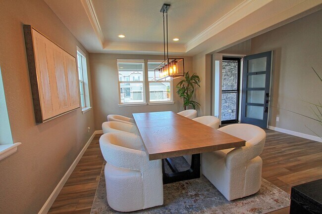 Building Photo - Luxury 5 bed for Rent in Blacktail at The ...
