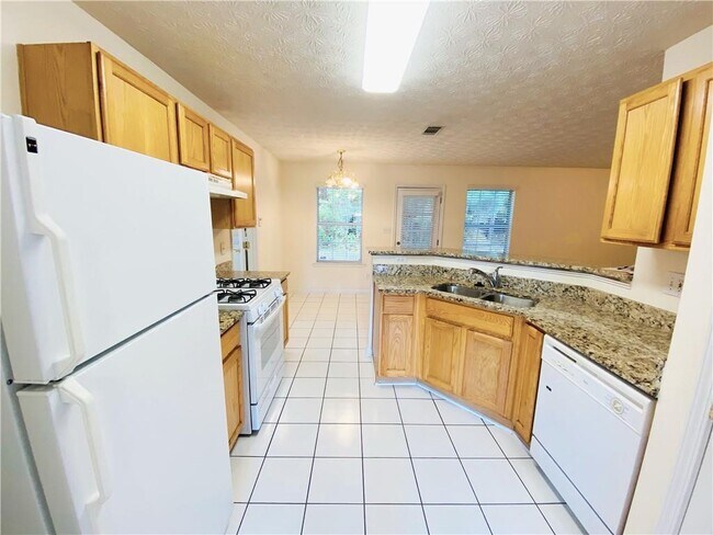 Building Photo - 5528 Silver Springs Dr