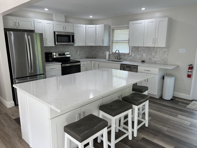 Building Photo - Charming Remodeled Single Home in Lemont, PA