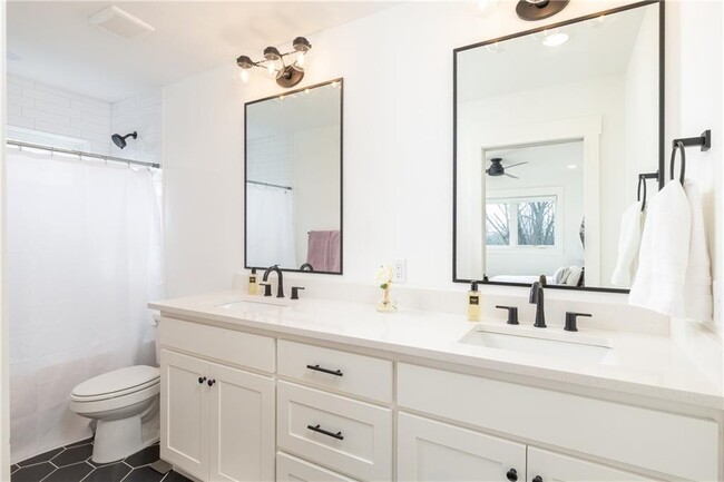 Building Photo - 207 W Lafayette St