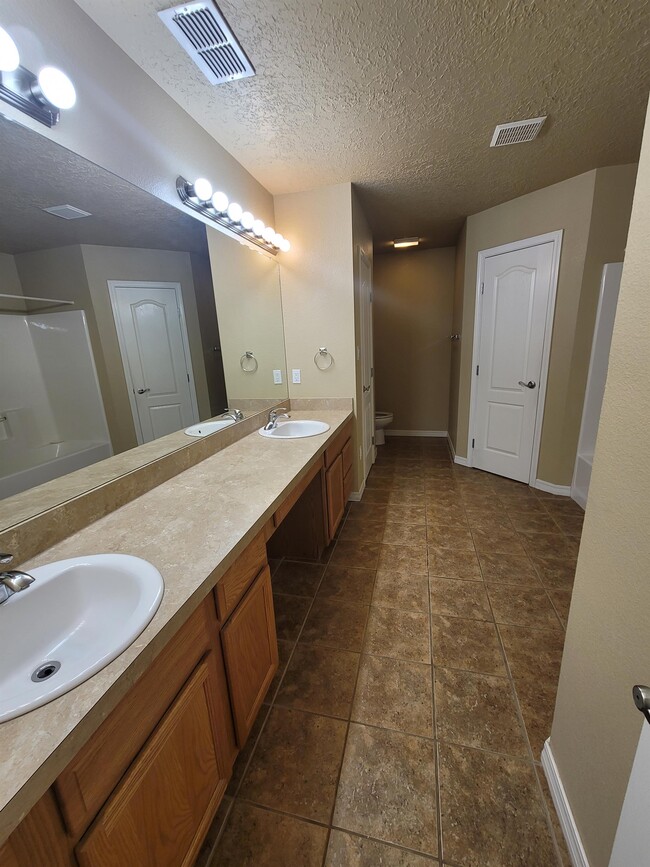 Building Photo - 4520 Sandstone Dr