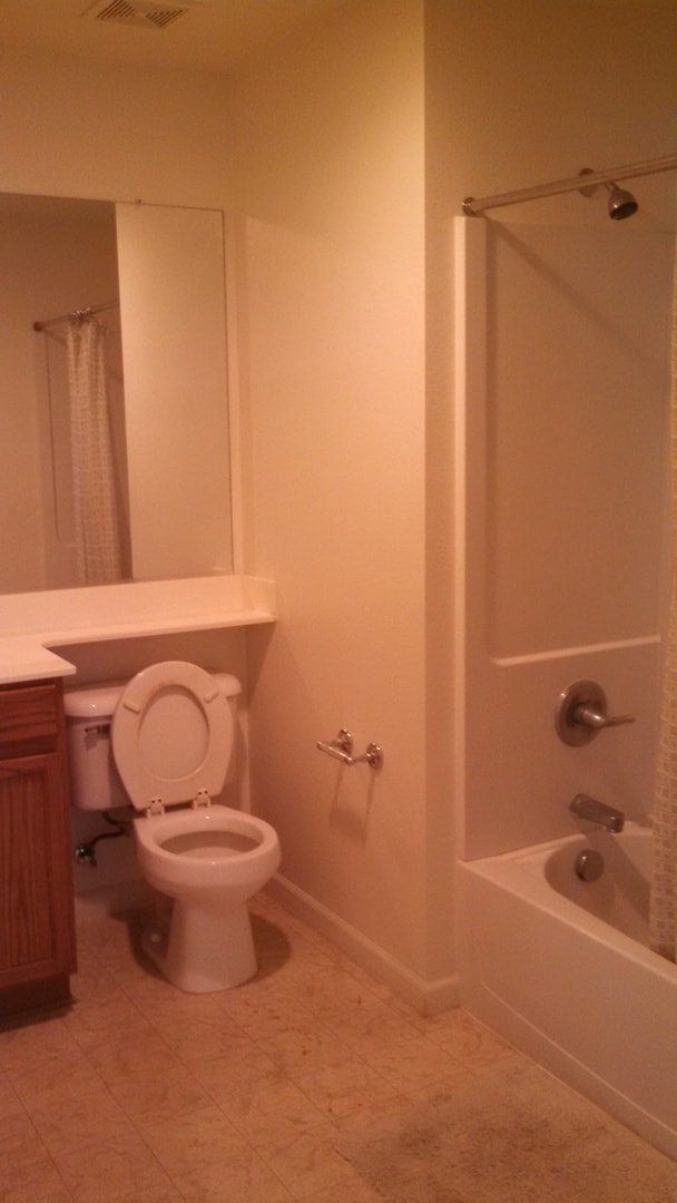 Building Photo - REDUCED!!REDUCED!!  Huge 5 Bedroom 3 Bath ...