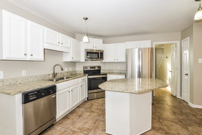 Building Photo - 7150 Hunter's Forest Dr