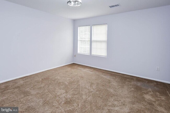 Building Photo - 915 Westlake Dr