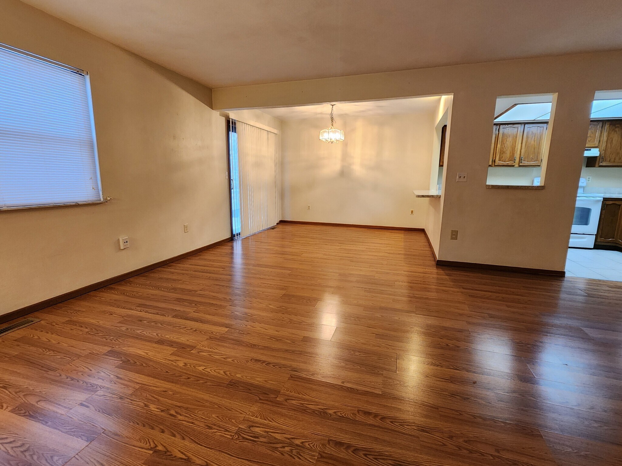 Building Photo - 3854 S Chalet Cir