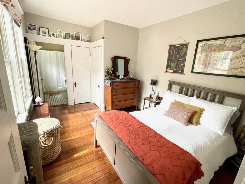 Building Photo - 15A Jason St