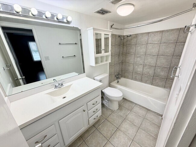Building Photo - 495 E Creekside Cir
