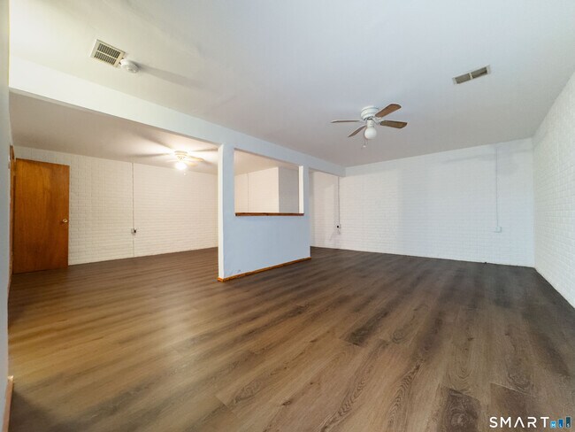 Building Photo - 19 Twin Oaks
