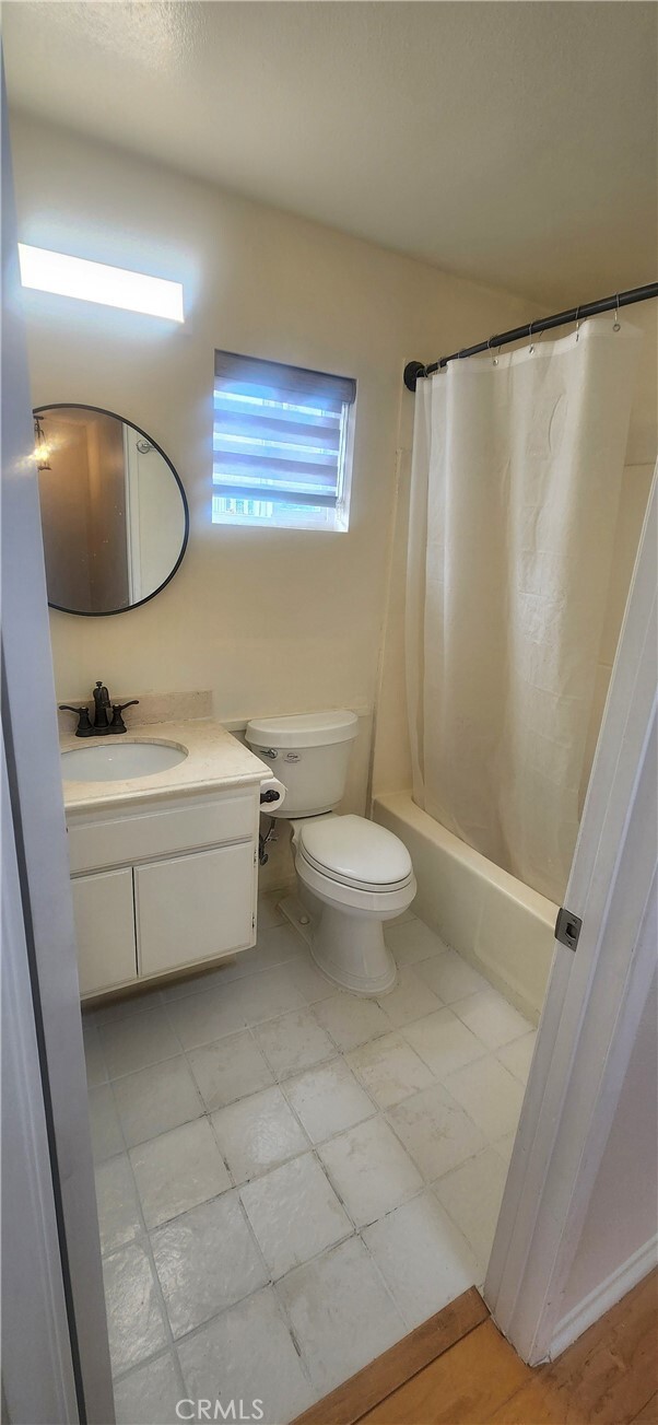 Building Photo - 865 Featherwood Dr