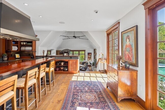 Building Photo - 100 Summer St