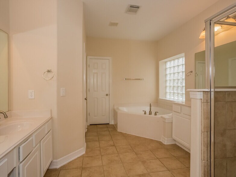Building Photo - 12013 Banks Run Dr