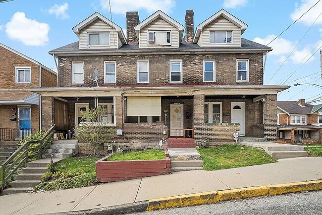 Building Photo - 7647 Roslyn St