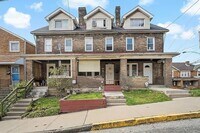Building Photo - 7647 Roslyn St