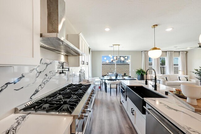 Building Photo - 168 N Falcon Ave