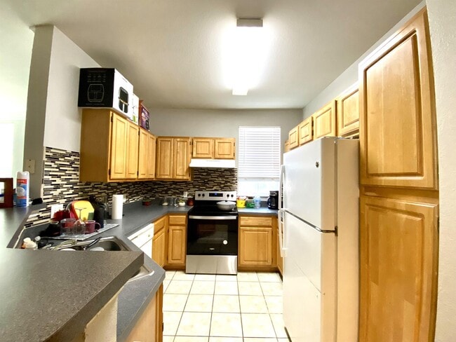 Building Photo - 3432 Westchester Square Blvd