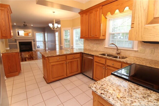 Building Photo - 2021 Shadow Creek Dr