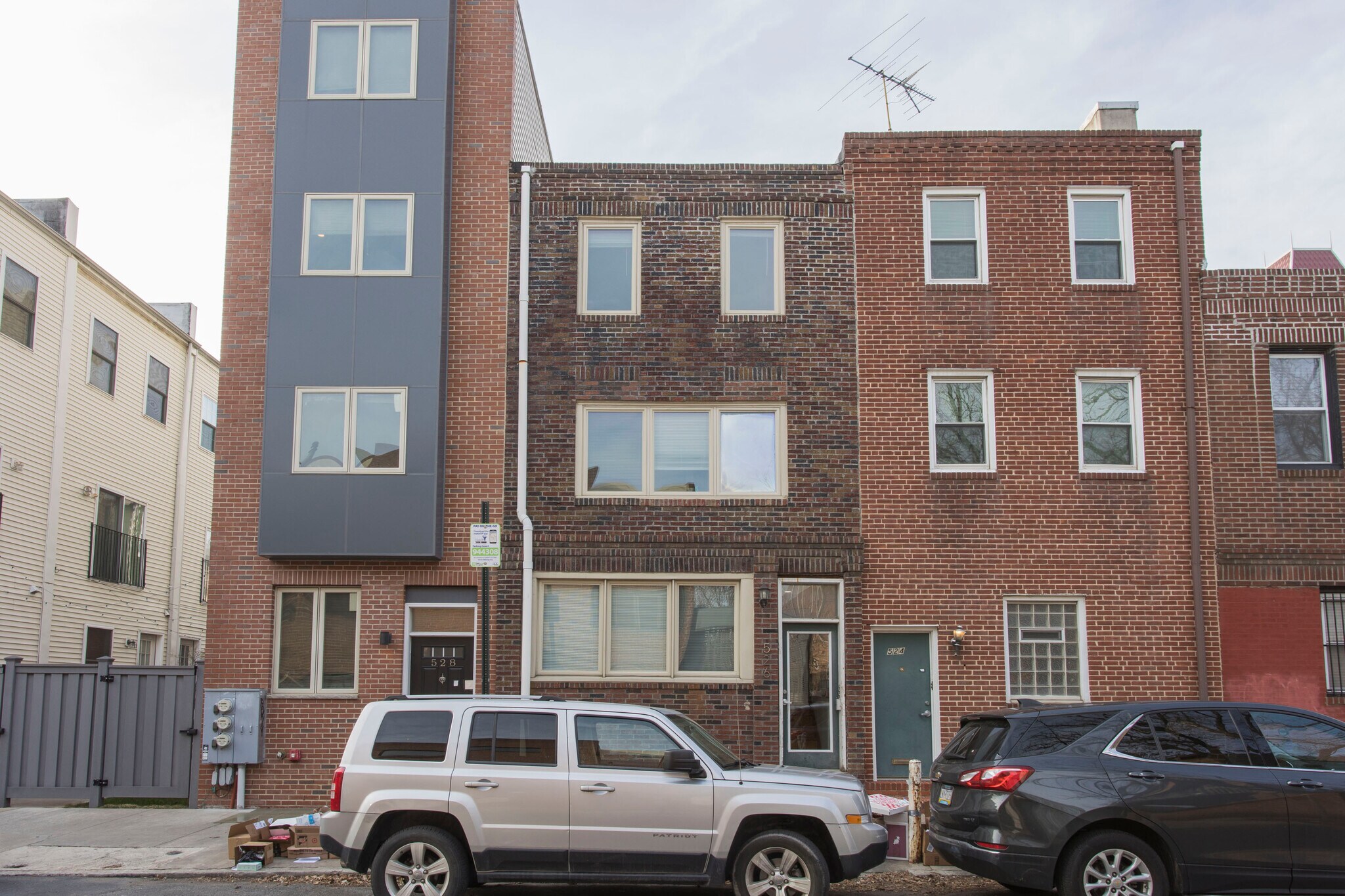 Building Photo - 526 S 13th St