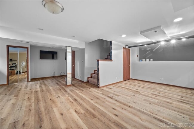 Building Photo - 360 Thomas Dr