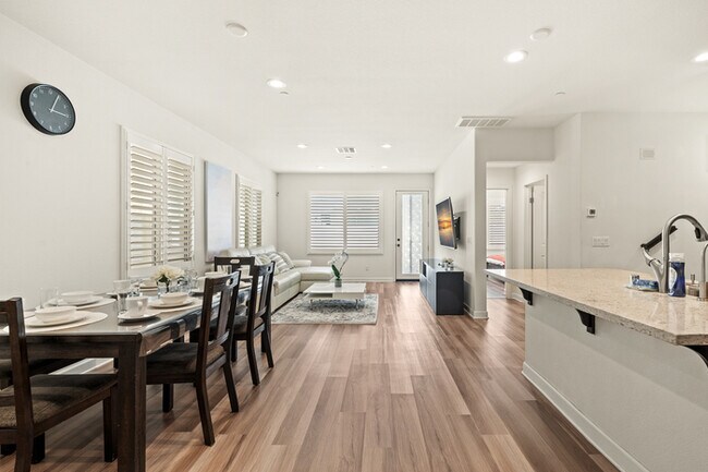 Building Photo - Spacious & Stylish 4 Bed 3 Bath in Chino P...