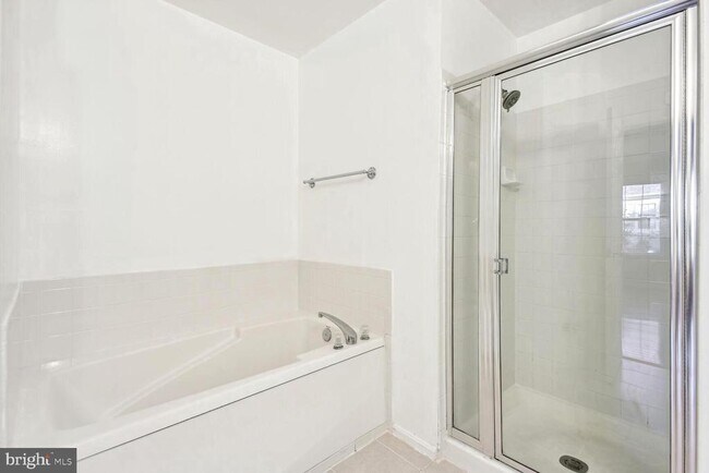 Building Photo - 4093 Fountainside Ln