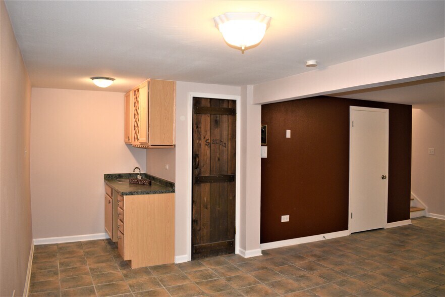 Building Photo - 12820 Willow Ln