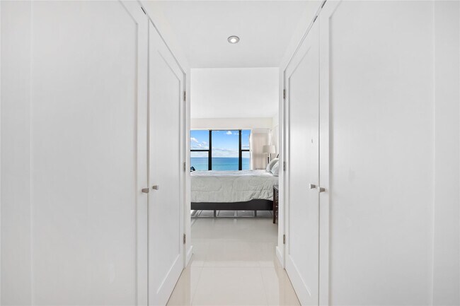 Building Photo - 3800 Galt Ocean Dr