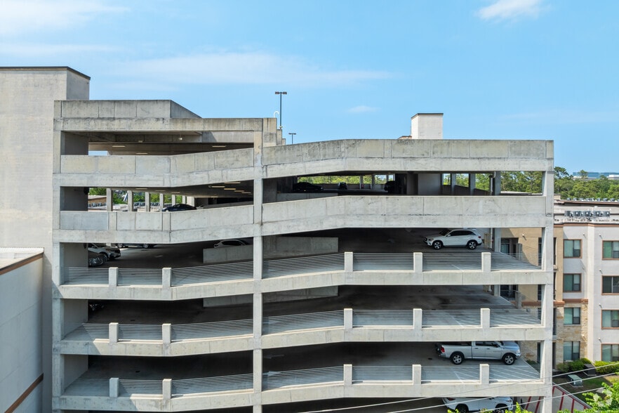 Parking Garage - 7-Seventy