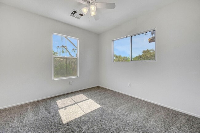 Building Photo - Adorable 2 story in the Northwest! Fresh paint and new carpet!