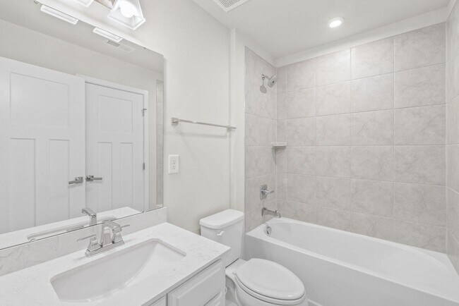 Building Photo - (Coming Soon) 3 Bedroom Townhome minutes from South End!