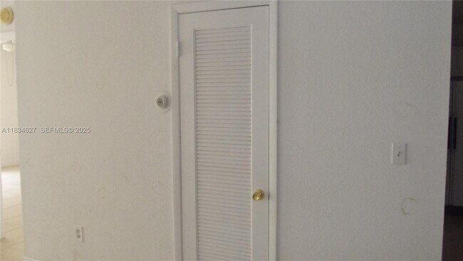 Building Photo - 3582 NE 171 St