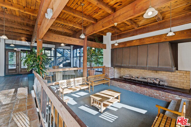 Building Photo - 322 Miraleste Dr