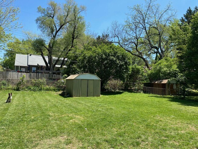 Building Photo - 2 Bedroom Home Quick access to KU MED