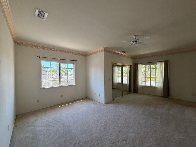 Building Photo - 625 Fox Hollow Way